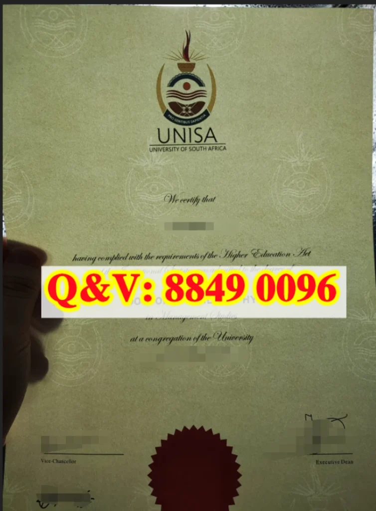 实拍南非大学(UNISA, University of South Africa)原版哲学博士学位证书,原版复古底纹版式、UNISA 校徽、红色锯齿官方校章钢印、副校长及执行院长原版手写签名;学位为管理学研究哲学博士 Doctor of Philosophy in Management Studies;适用于南非境外学历核验、留服认证、高校教职 / 科研行业求职、博士后申请素材。